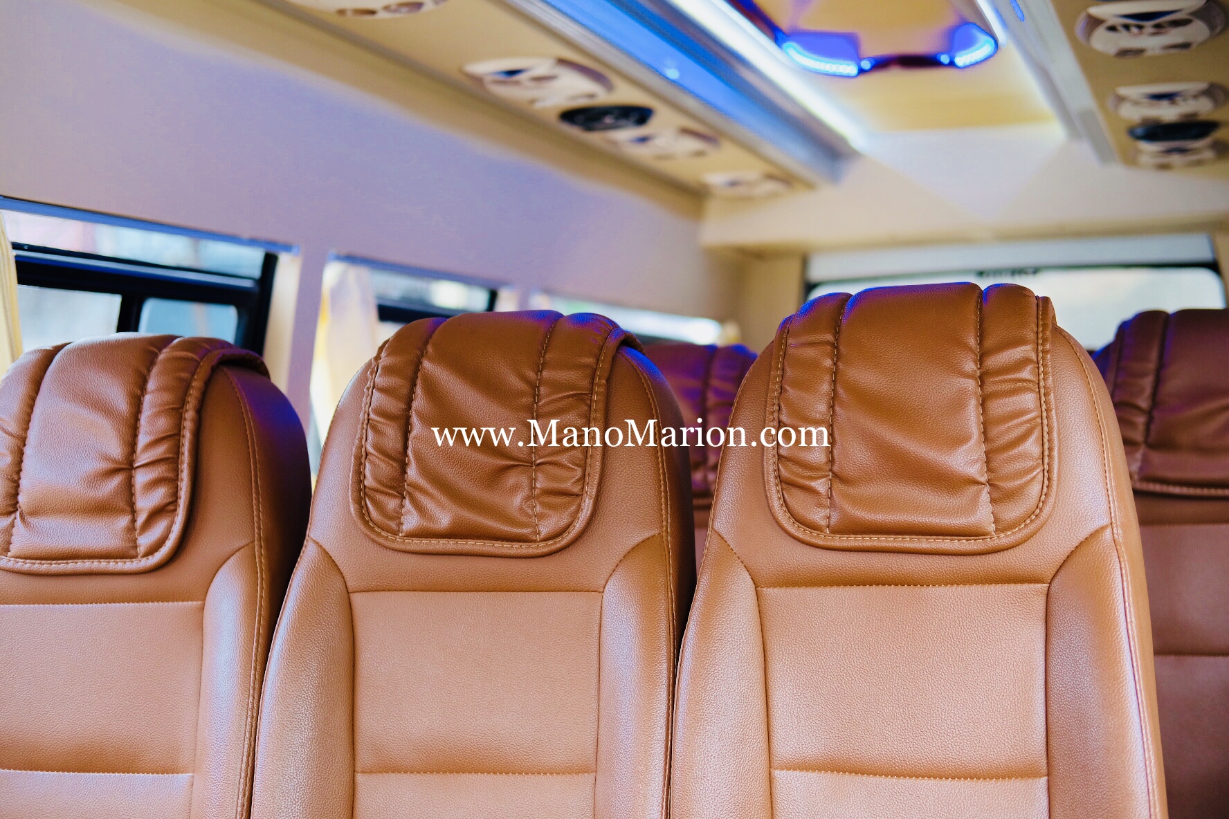 interior elf 19 seat