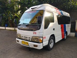 Sewa mobil elf ke gereja toraja