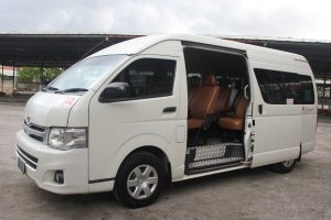 sewa mobil hiace di mano marion jakarta
