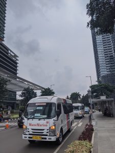 Sewa elf untuk layanan antar jemput karyawan